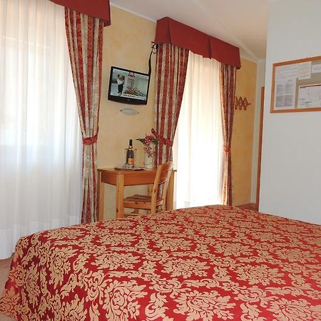 Albergo Eden Пассо-дель-Тонале Номер фото