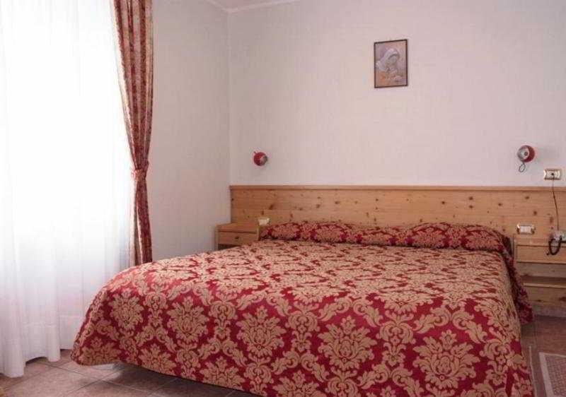 Albergo Eden Пассо-дель-Тонале Екстер'єр фото